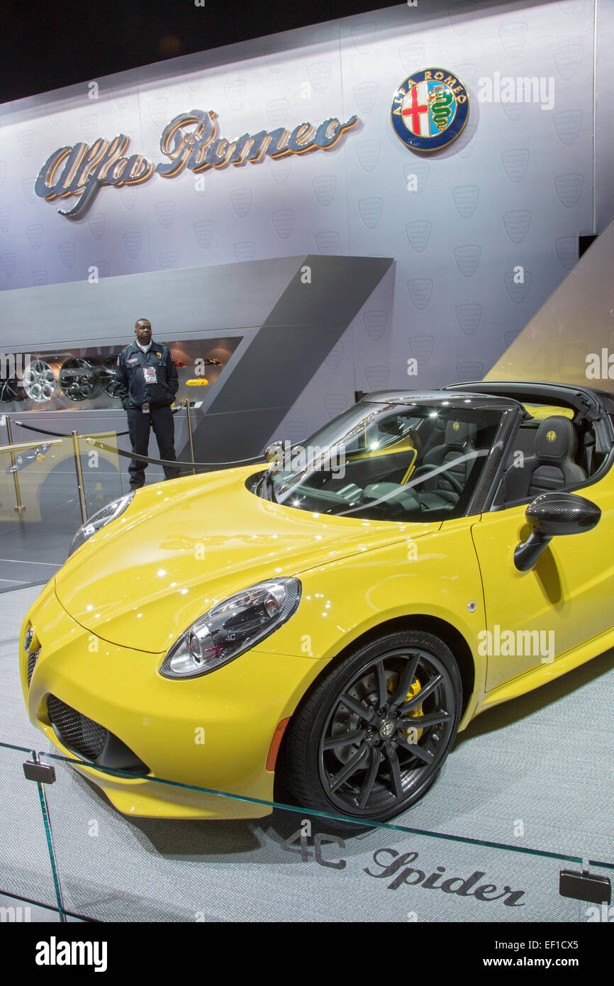 Detroit, Michigan - El Alfa Romeo 4C Spider en exhibición en el North American International Auto Show. Foto de stock