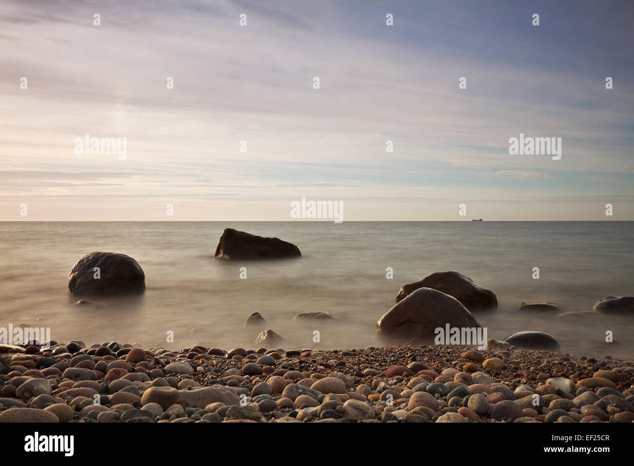 Por la tarde, en la costa del Mar Báltico en Alemania. Foto de stock