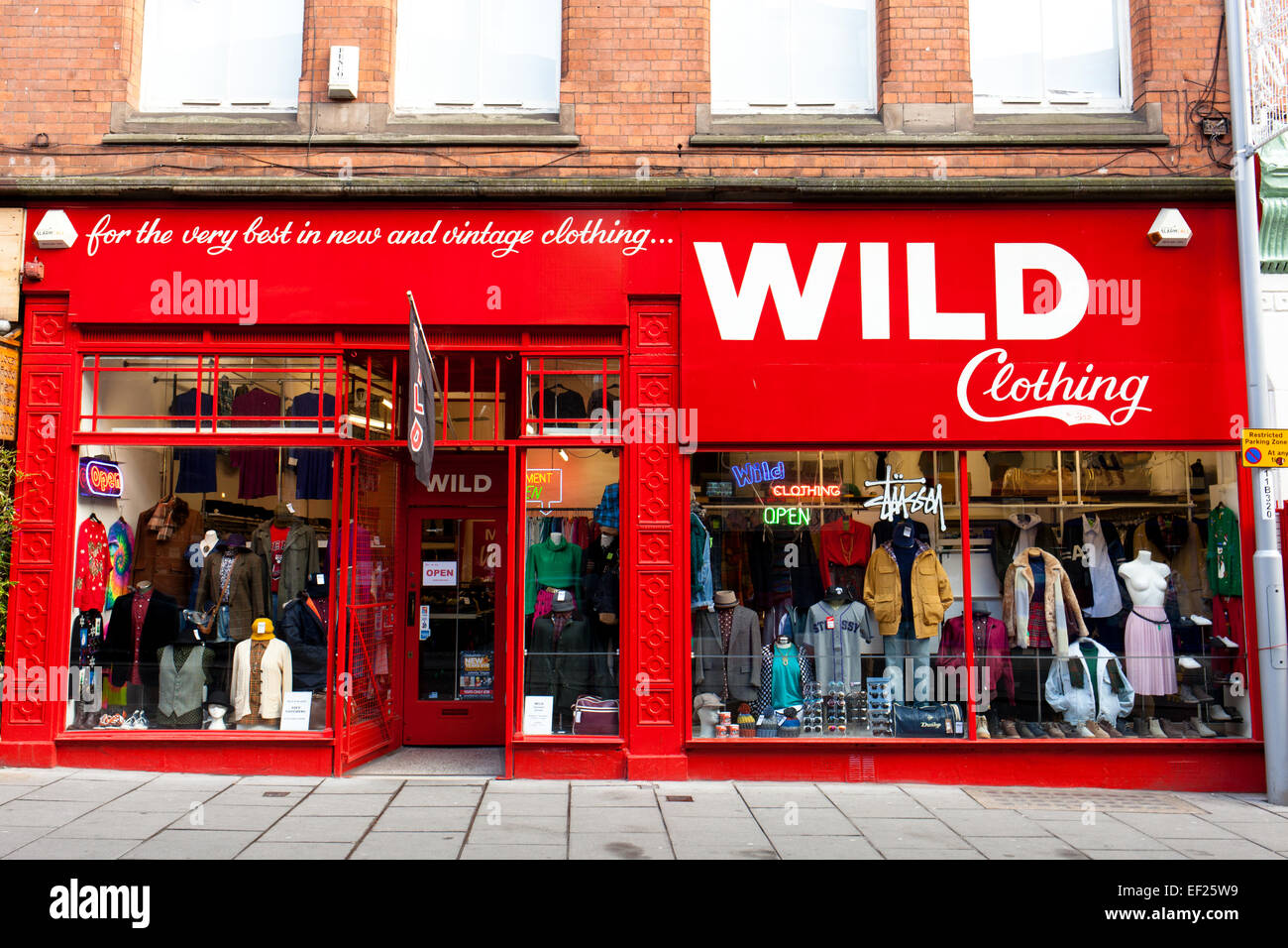 La tienda de ropa salvaje en Broad Street, Nottingham, Inglaterra, Reino Unido Fotografía stock - Alamy