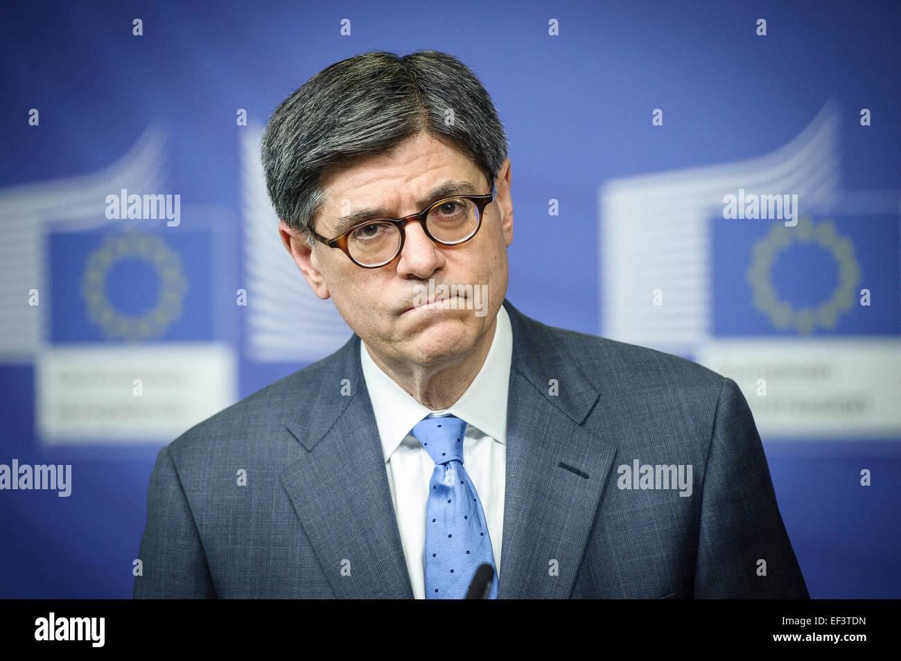 El Secretario del Tesoro Norteamericano, Jack Lew da una conferencia de prensa tras una reunión en la sede de la Comisión de la UE en Bruselas, Bélgica, el 26.01.2015 Saavedra dijo que la economía de EE.UU. todavía necesita para continuar impulsando el crecimiento, y que nosotros solos no podían conducir la recuperación económica mundial. Los informes también estado Saavedra dijo que Grecia está pasando a resolver sus problemas después de tener que tomar decisiones difíciles. En el ínterin, los mercados financieros europeos el lunes restado importancia a la noticia de que el anti-austeridad SYRIZA parte había surgido como el vencedor en las elecciones nacionales de Grecia, con ambas acciones y el euro gana terreno. Por Wiktor Dabk Foto de stock