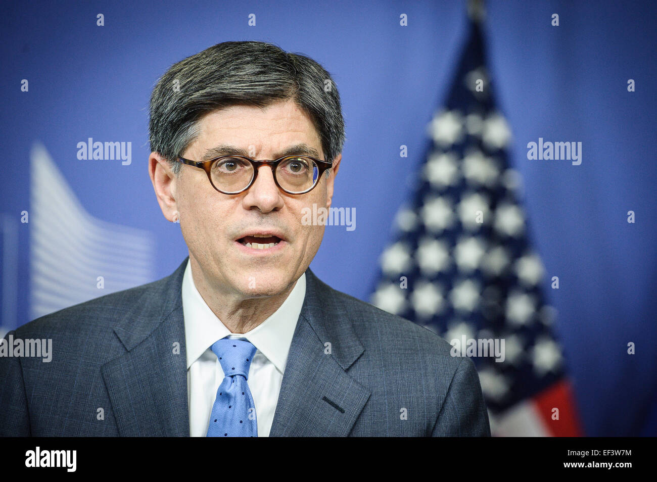 El Secretario del Tesoro Norteamericano, Jack Lew da una conferencia de prensa tras una reunión en la sede de la Comisión de la UE en Bruselas, Bélgica, el 26.01.2015 Saavedra dijo que la economía de EE.UU. todavía necesita para continuar impulsando el crecimiento, y que nosotros solos no podían conducir la recuperación económica mundial. Los informes también estado Saavedra dijo que Grecia está pasando a resolver sus problemas después de tener que tomar decisiones difíciles. En el ínterin, los mercados financieros europeos el lunes restado importancia a la noticia de que el anti-austeridad SYRIZA parte había surgido como el vencedor en las elecciones nacionales de Grecia, con ambas acciones y el euro gana terreno. Por Wiktor Dabk Foto de stock