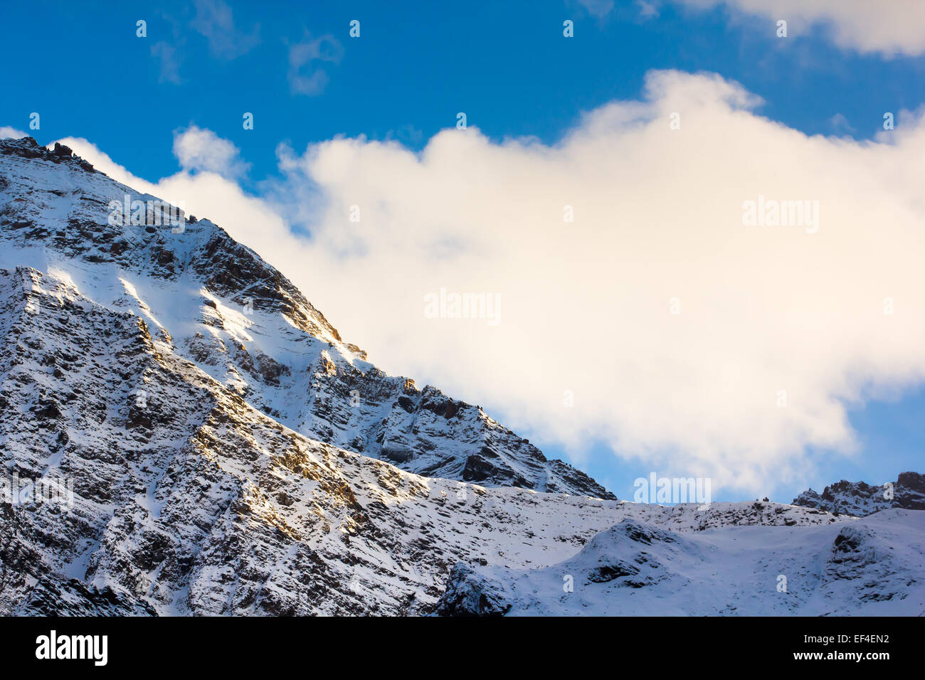 Naturaleza paisaje de nieve de montaña alrededor de la forma de Huanglong Foto de stock