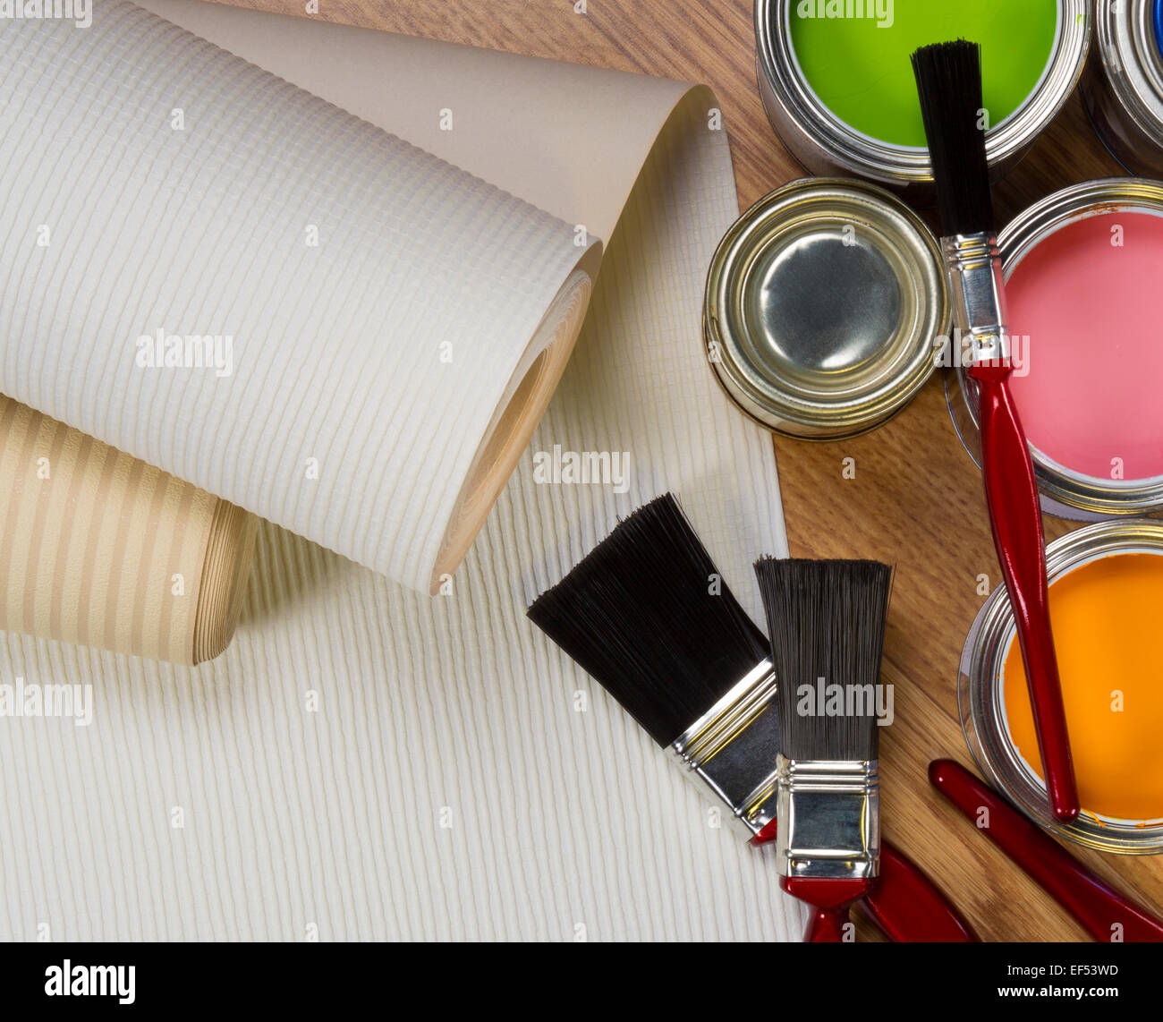 Pinturas a base de agua fotografías e imágenes de alta resolución - Alamy