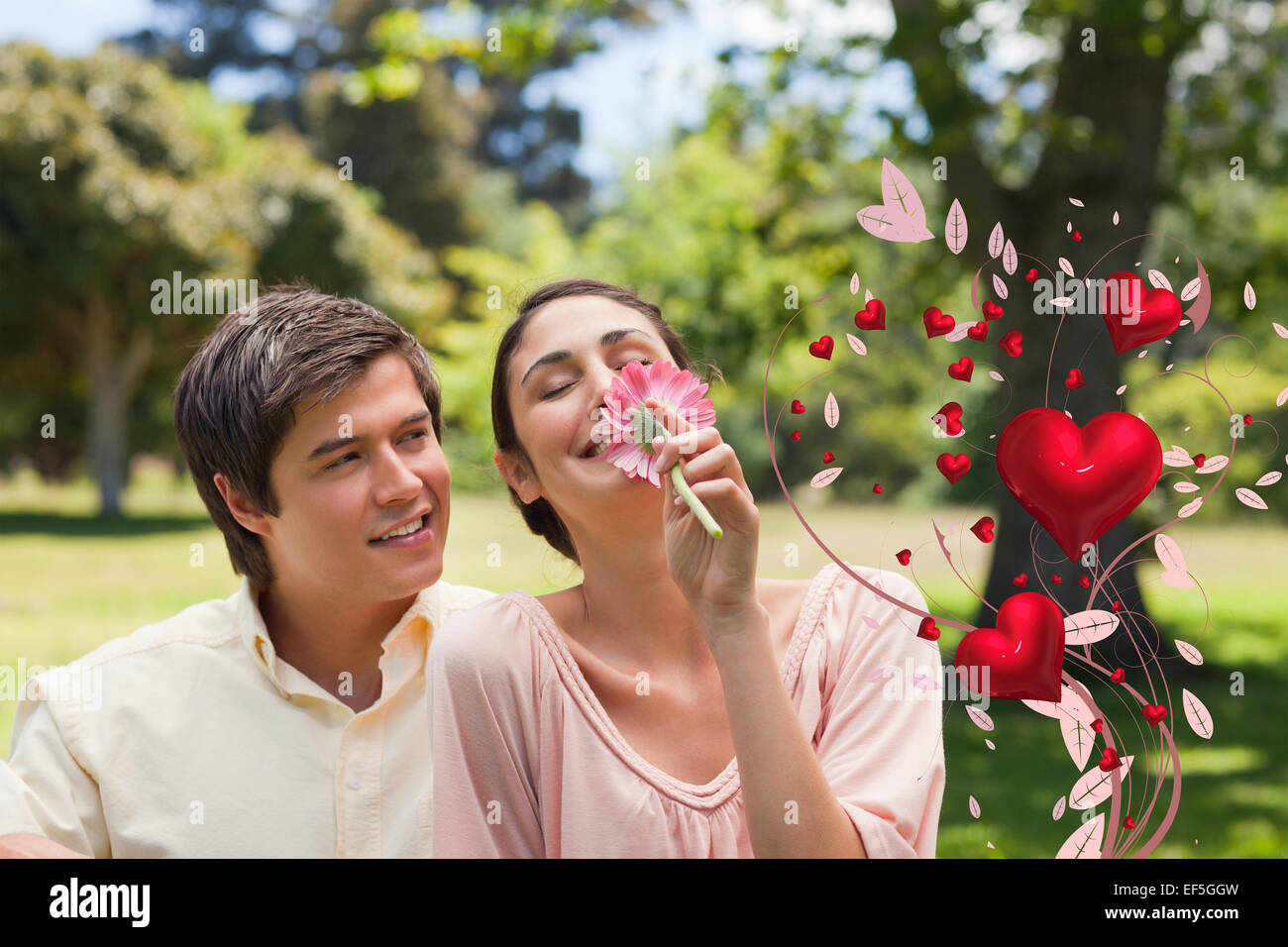 Imagen compuesta del hombre viendo a su amigo mientras ella está oliendo una flor Foto de stock