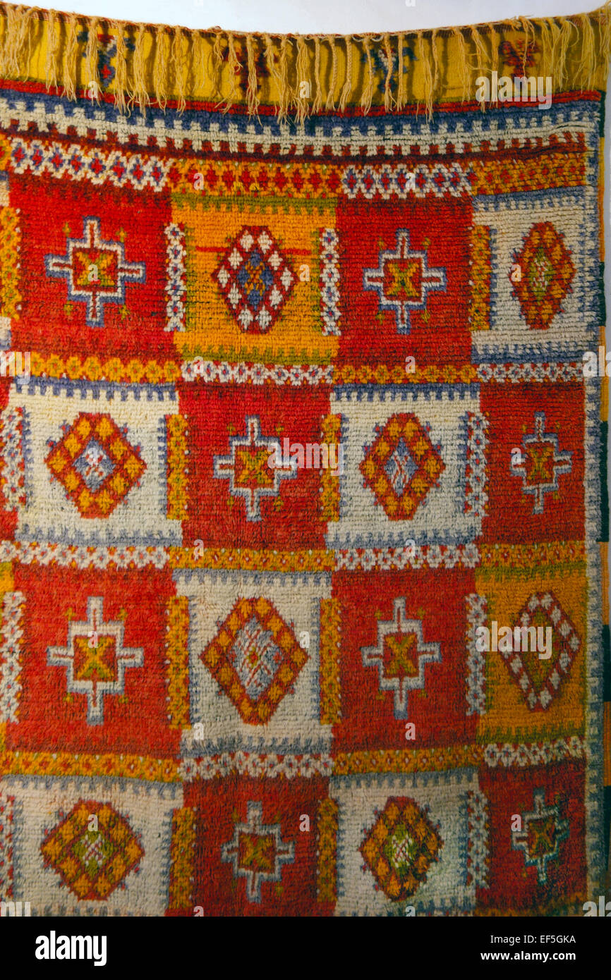 Antiguo tradicional alfombra marroquí tejidas a mano Foto de stock