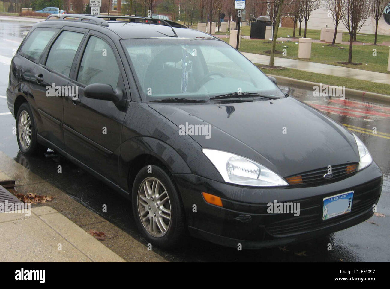00 04 Ford Focus SE vagón frente Fotografía de stock - Alamy