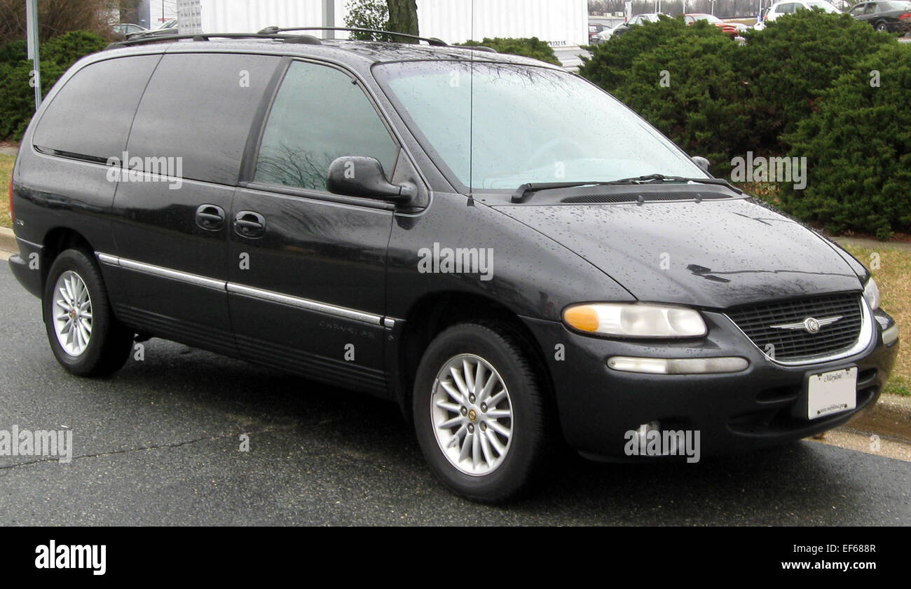 1998 2000 Chrysler Town & Country 02 29 2012 Fotografía de stock - Alamy