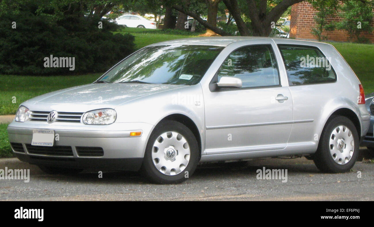 Volkswagen Golf IV 3 puertas Fotografía de stock - Alamy