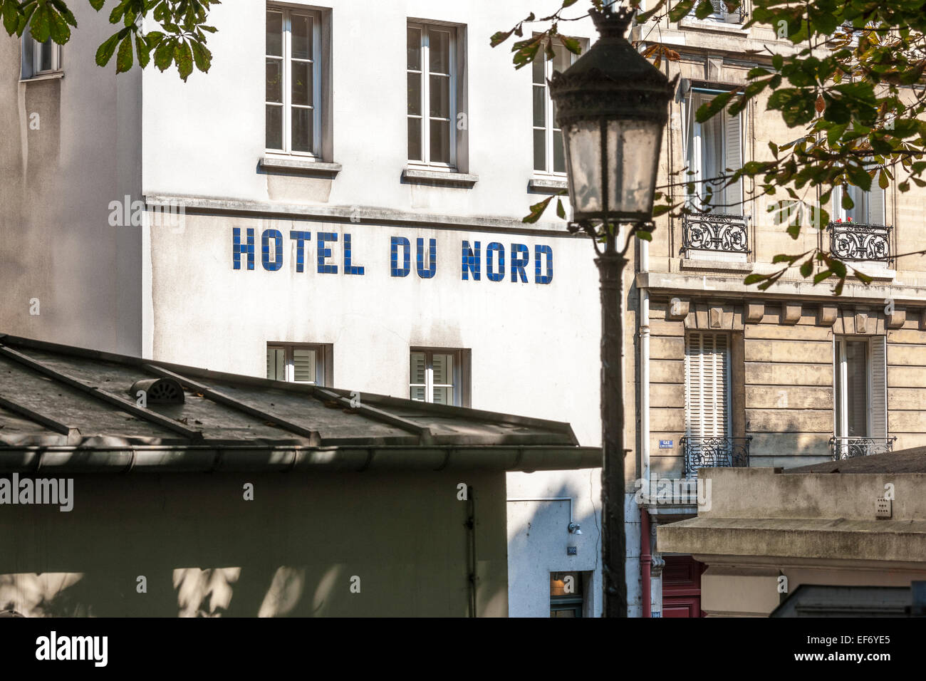Paris Hotel du Nord famoso filmando ubicación a orillas del Canal Saint Martin en Paris, el Canal Saint Martin. Foto de stock