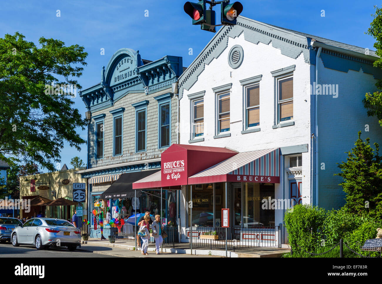 Calle principal en la aldea de Greenport, el condado de Suffolk, en Long Island, NY, EE.UU. Foto de stock
