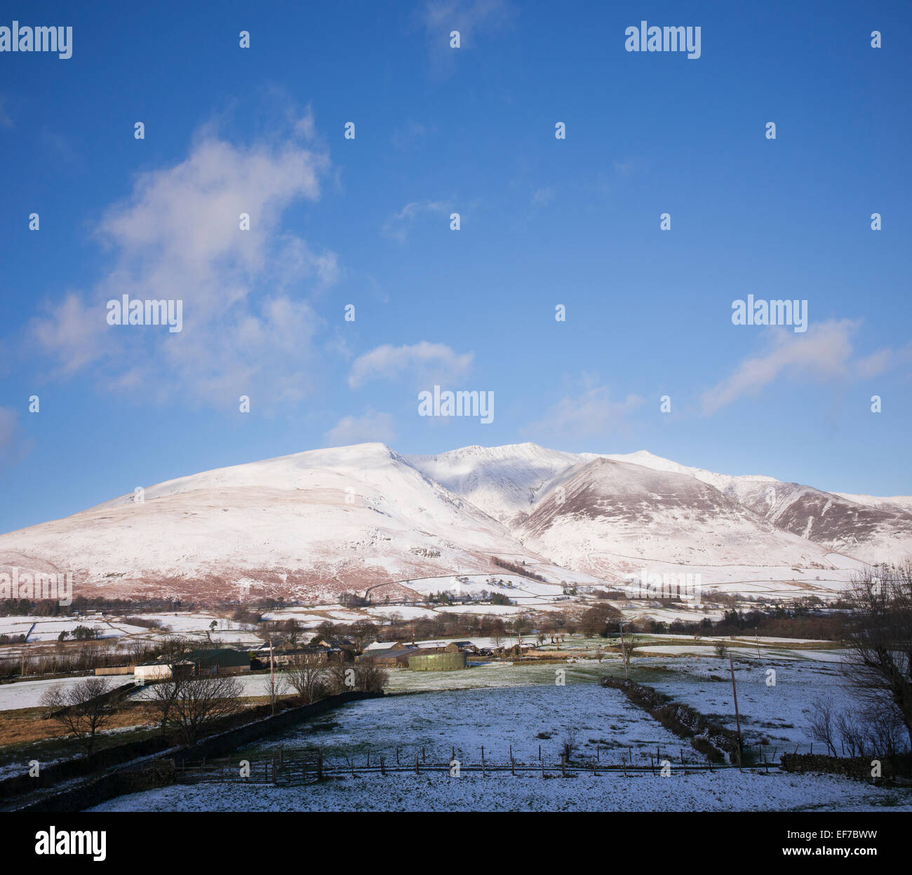 Sur cayó en la nieve del invierno. Lake District, Cumbria, Inglaterra. Foto de stock