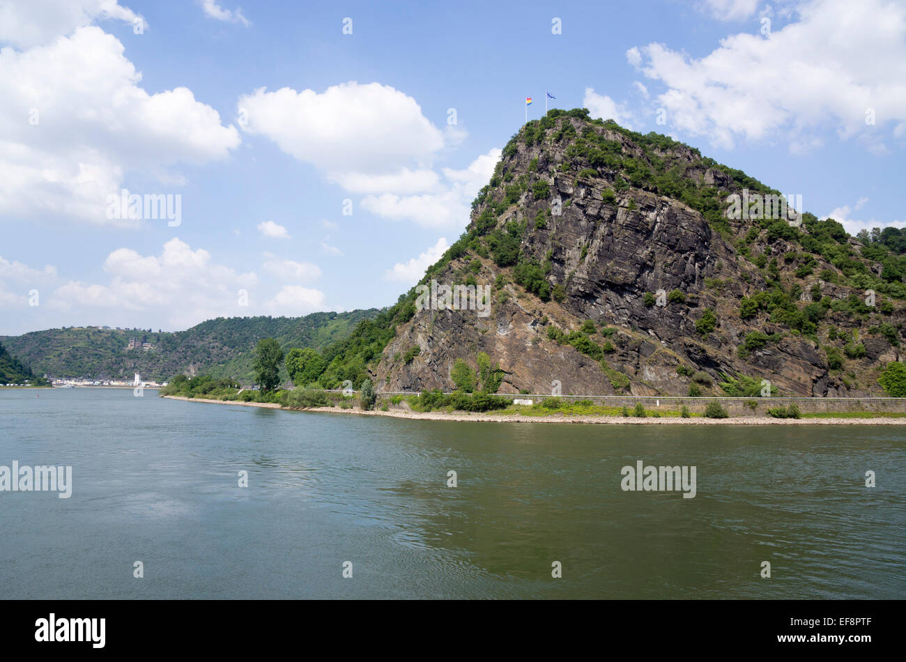 Lorelei rock, rock de pizarra, la UNESCO Patrimonio de la Humanidad valle del Rin central superior, cerca de St. Goarshausen, Renania-Palatinado, Alemania Foto de stock