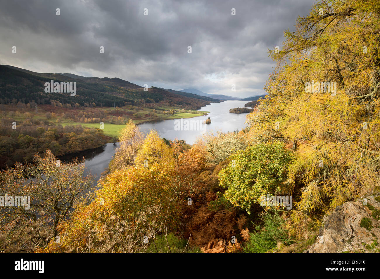 Vista de Queens en otoño de Loch Tummel cerca de Pitlochry, Perth y Kinross Foto de stock