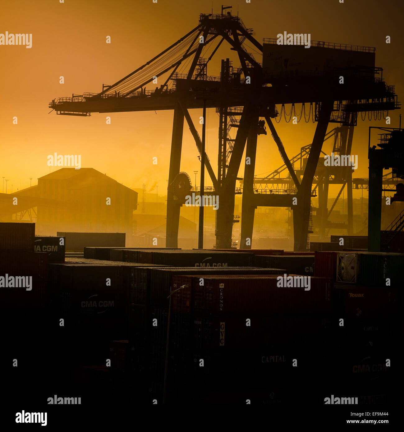 Visualización tintada de naranja de Casablanca dockyard,formato cuadrado Foto de stock