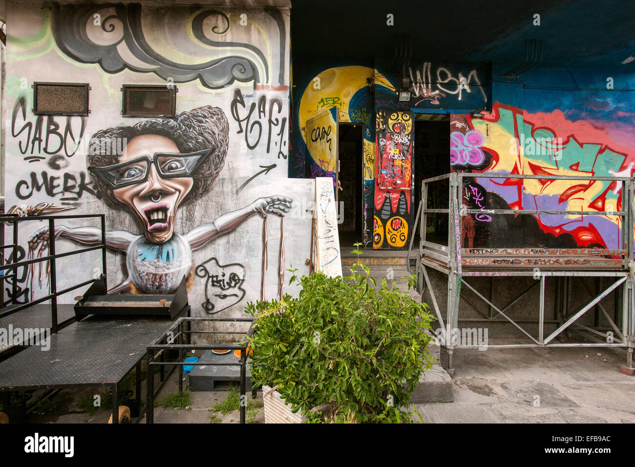 Milán, centro social Leoncavallo, murales, Italia Foto de stock