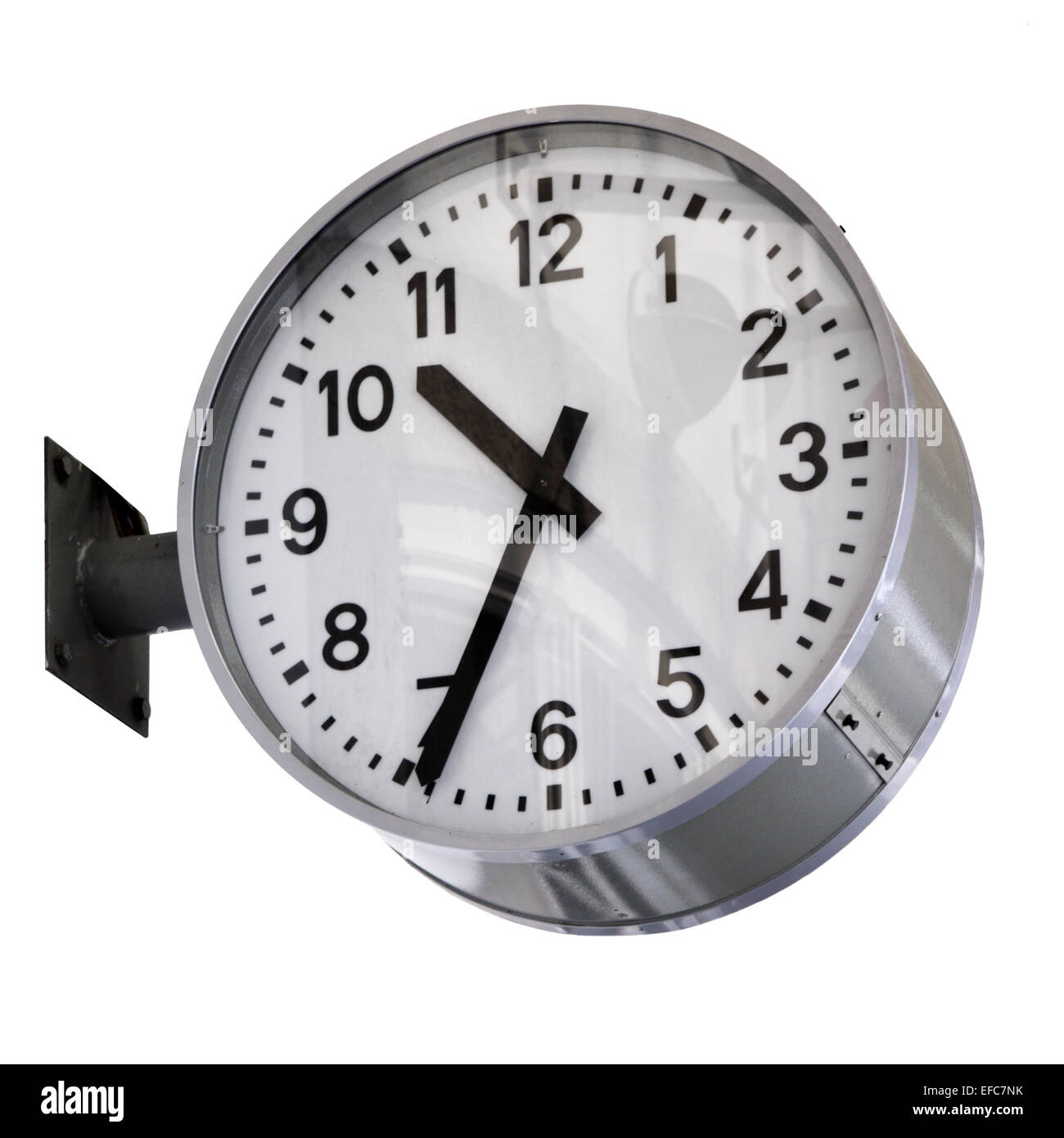 Reloj isolatewd sobre fondo blanco. Foto de stock