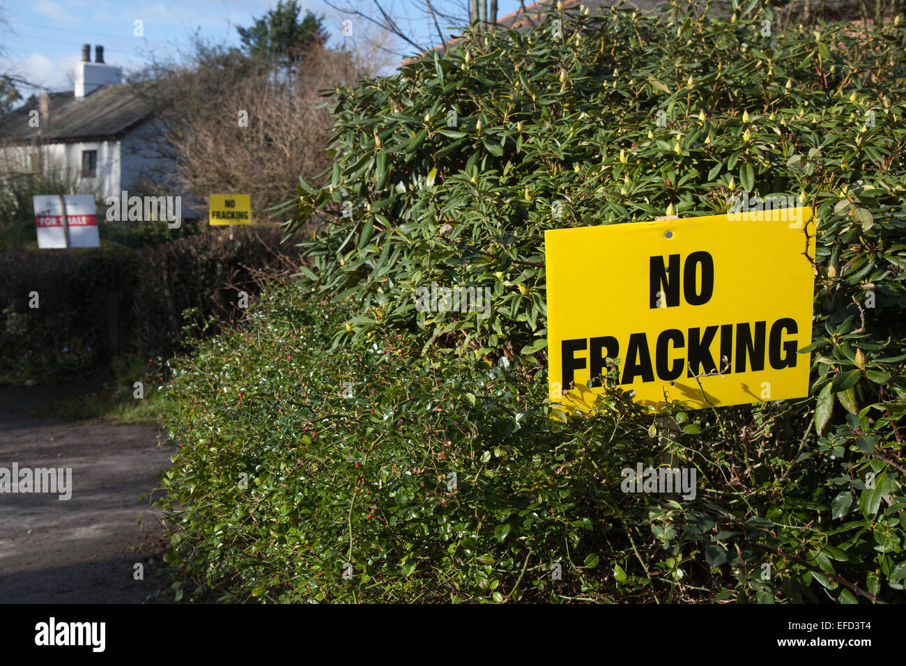 What lies beneath poster fotografías e imágenes de alta resolución Alamy