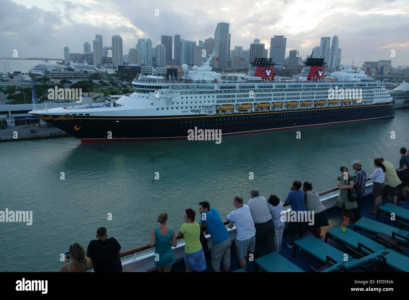Crucero de disney miami fotografías e imágenes de alta resolución - Alamy