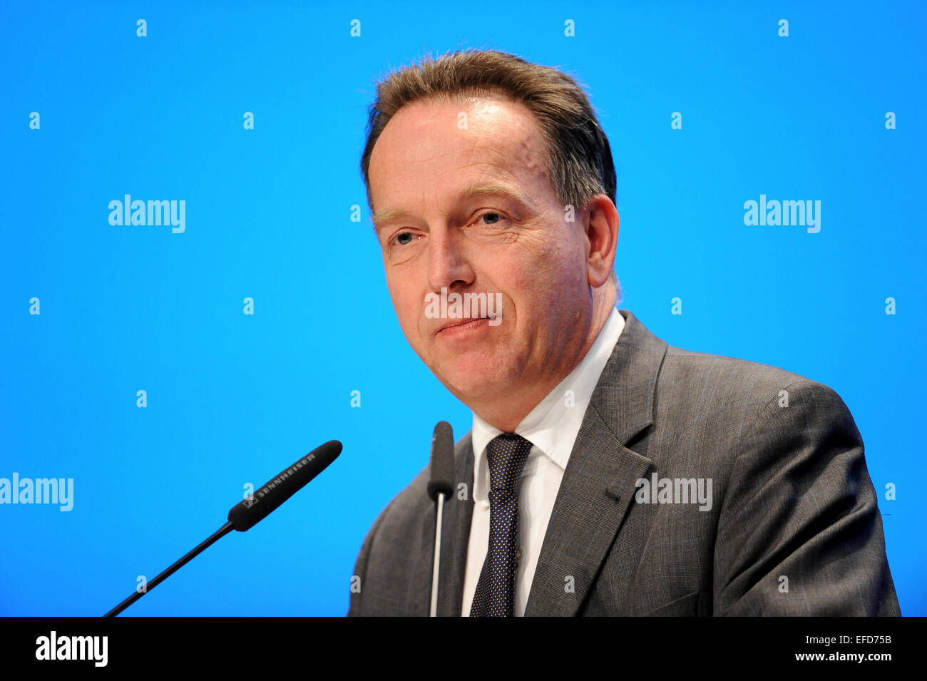 Bremen, Alemania. 01 Feb, 2015. El Profesor Stefan Homburg, de la Universidad de Hannover da una charla invitada sobre el tema "La reforma del impuesto sobre la renta" en la tercera conferencia del partido de la Alternativa fuer Deutschland (AFD) partido en Bremen, Alemania, 01 de febrero de 2015. Los tres días de conferencia del partido termina en la tarde. Foto: INGO WAGNER/dpa/Alamy Live News Foto de stock