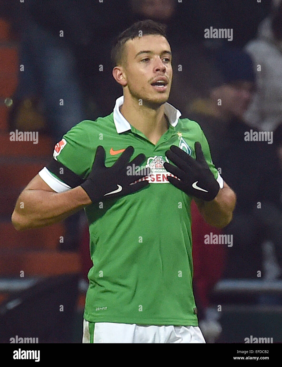 Bremen, Alemania. 01 Feb, 2015. El Bremen del Franco Di Santo aplausos tras su meta de 2-0 durante el partido de fútbol de la Bundesliga alemana entre SV Werder Bremen y Hertha BSC en el Weserstadion en Bremen, Alemania, 01 de febrero de 2015. Foto: CARMEN JASPERSEN/dpa/Alamy Live News Foto de stock