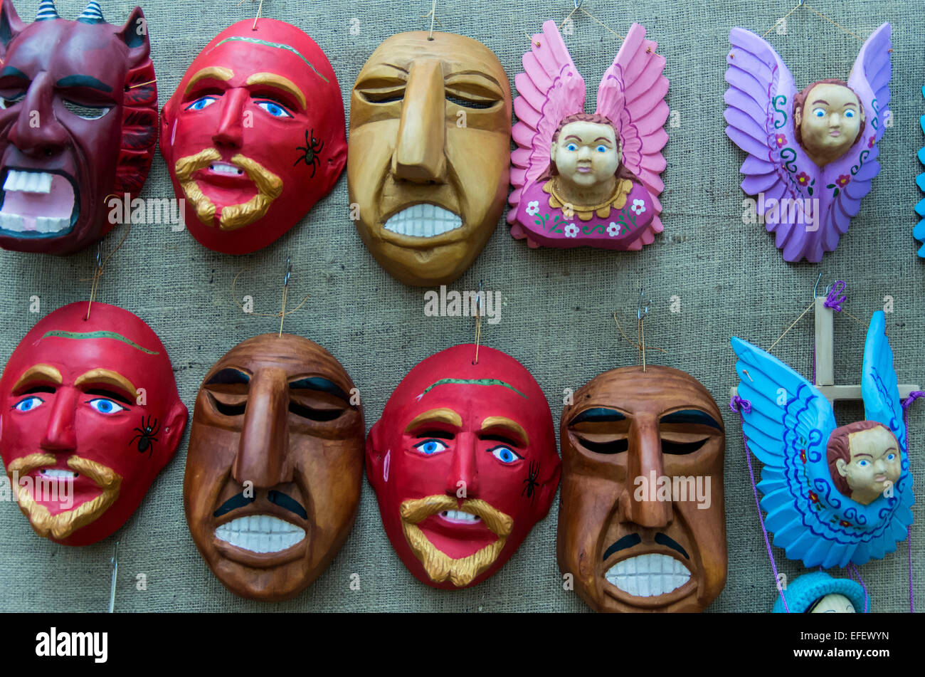 La artesanía peruana .peru.Máscara de madera Fotografía de stock - Alamy