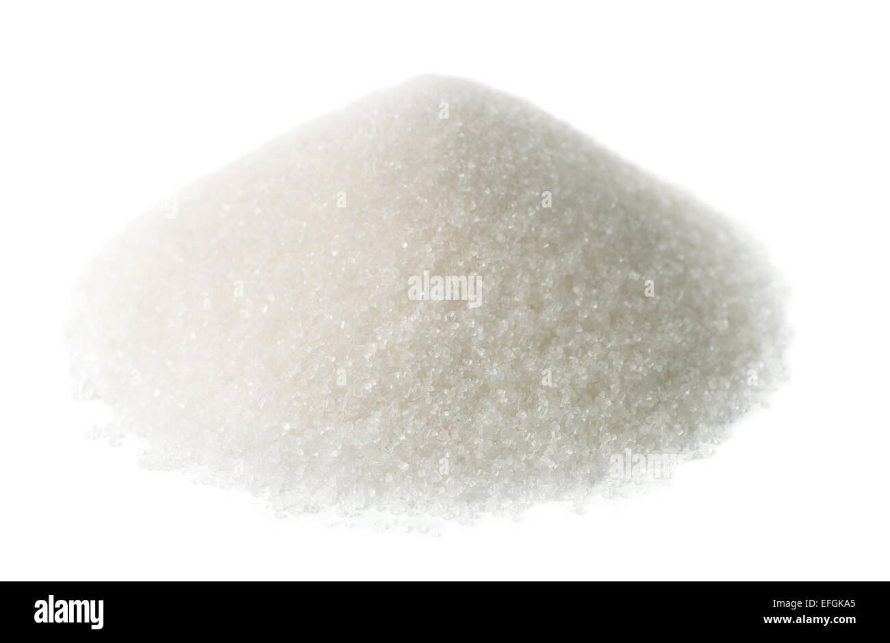 Montón de azúcar granulada aislado en blanco Foto de stock