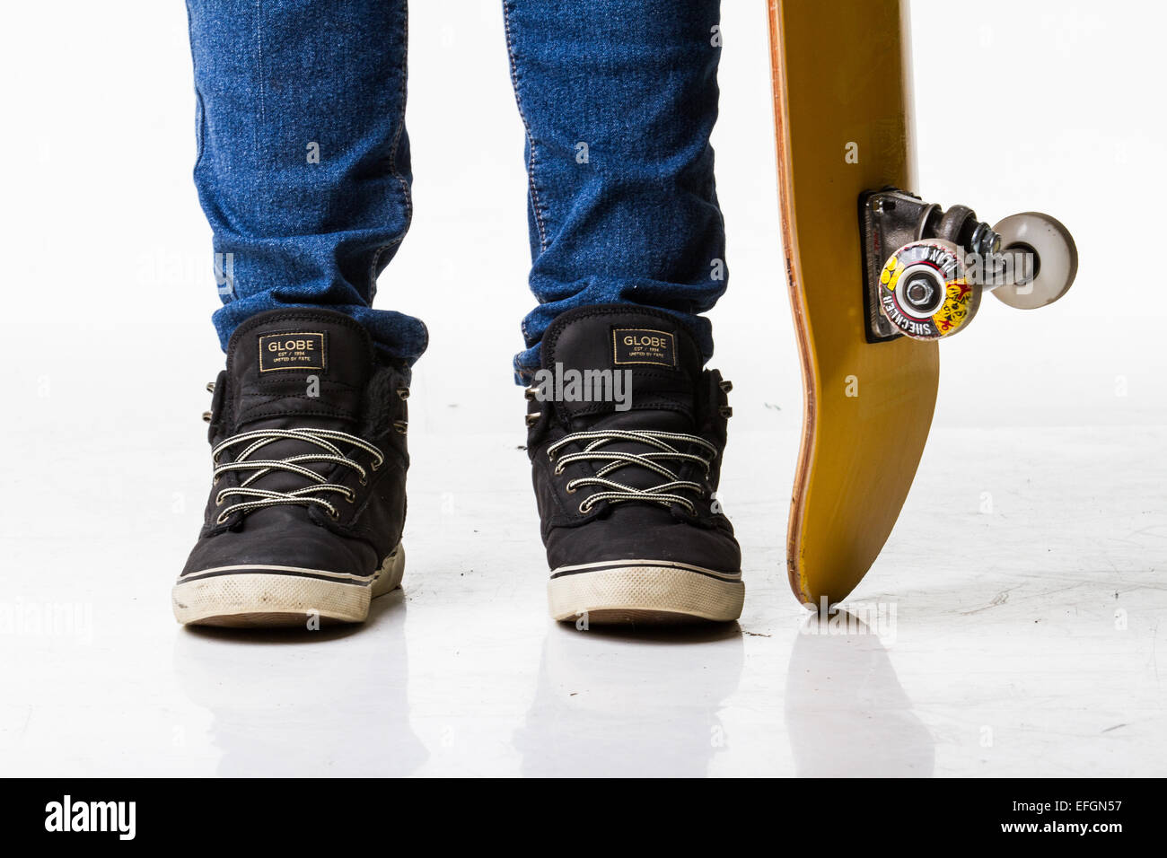 Zapatillas de skate fotografías e imágenes de alta resolución - Alamy