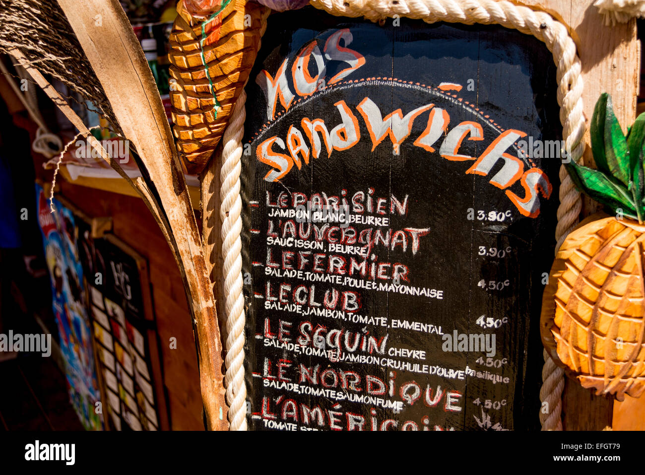 Menú sandwich manuscritas en pizarra, Isla de Port Cros, Var, tepezcuintle, Provence-Alpes-Côte d'Azur, Francia Foto de stock