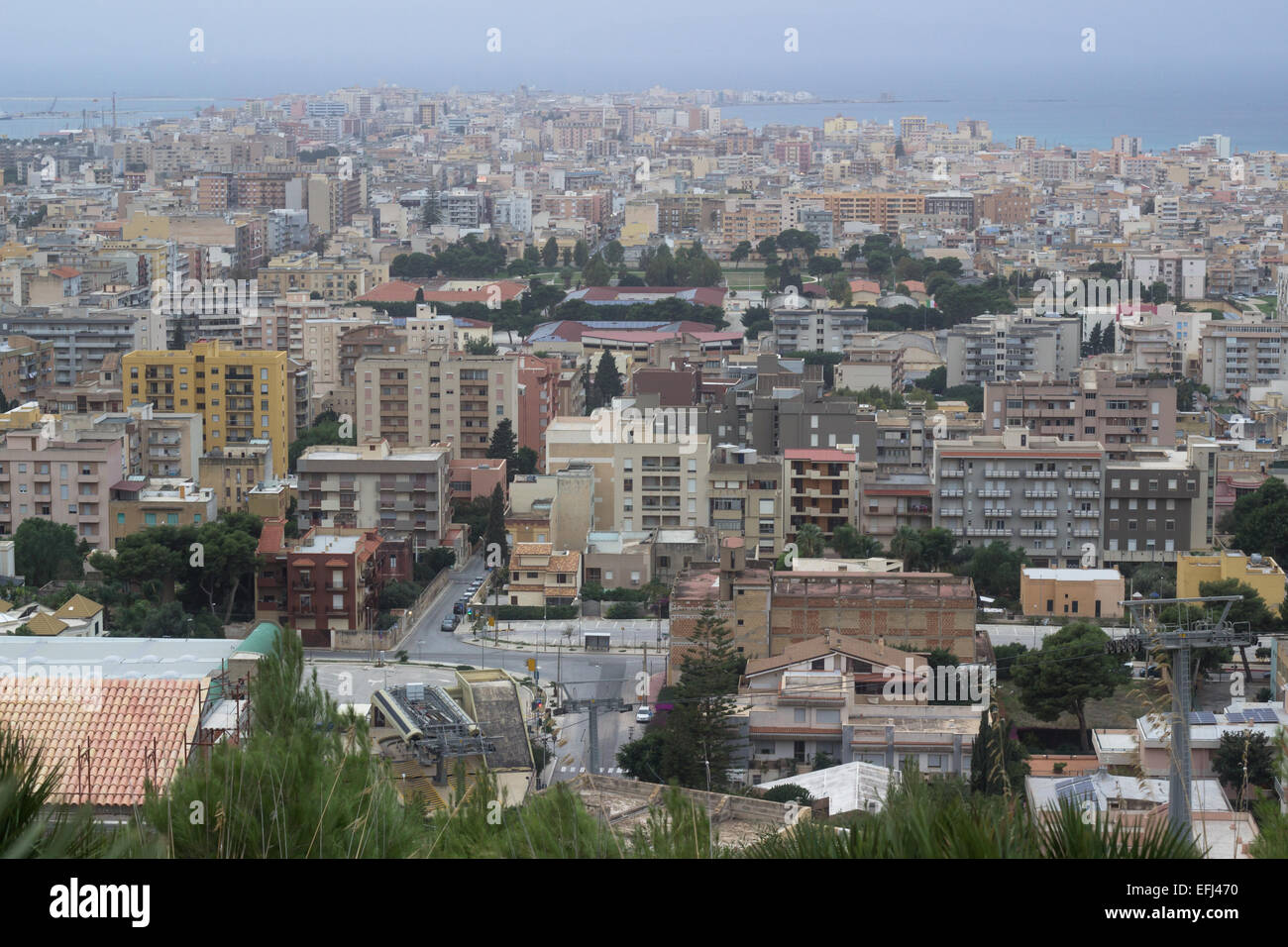 La ciudad de Trapani, Sicilia vista desde arriba el mar el paisaje skyline Foto de stock