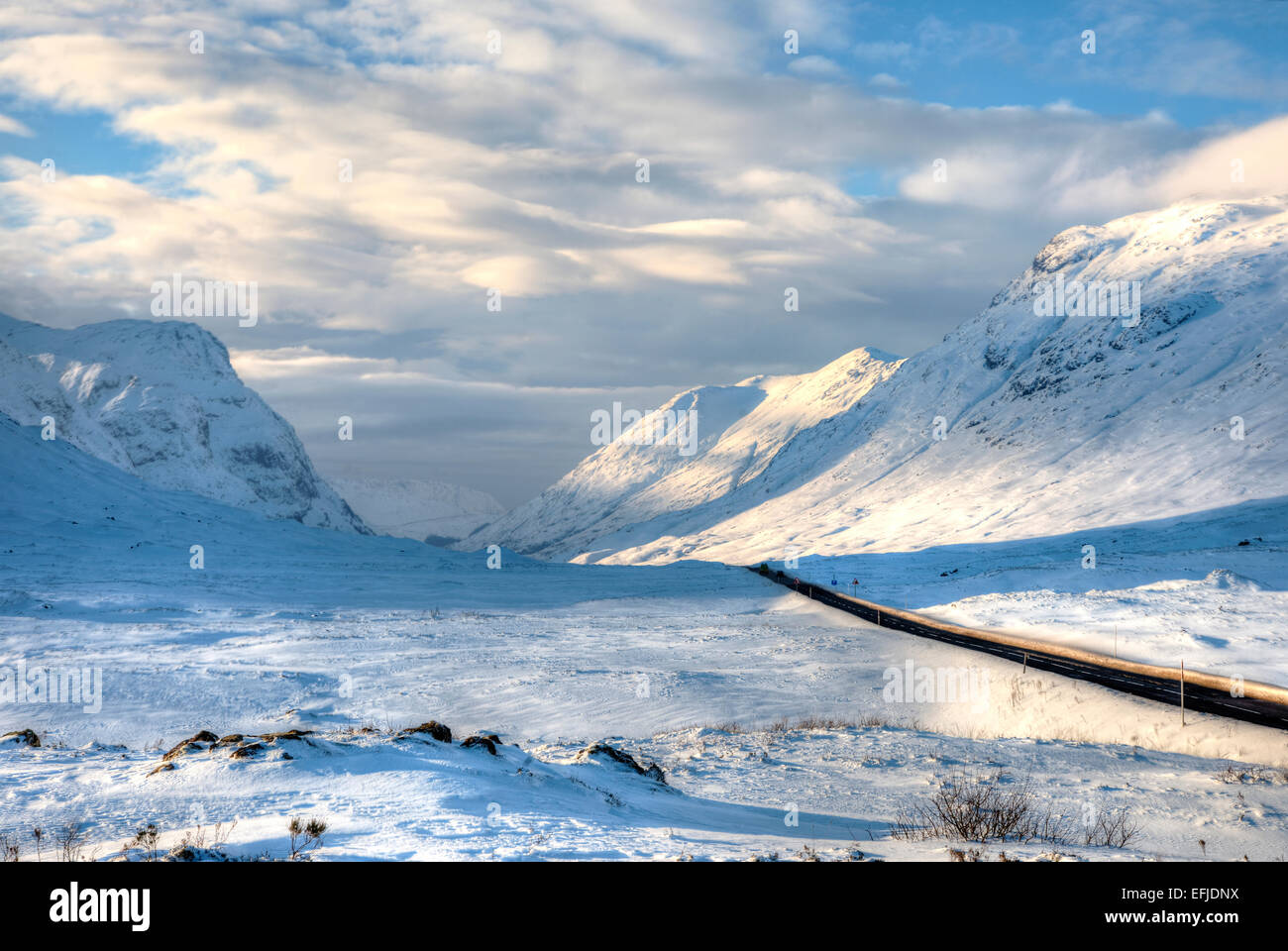 Vista invernal en el pase de Glencoe, Highlands Foto de stock