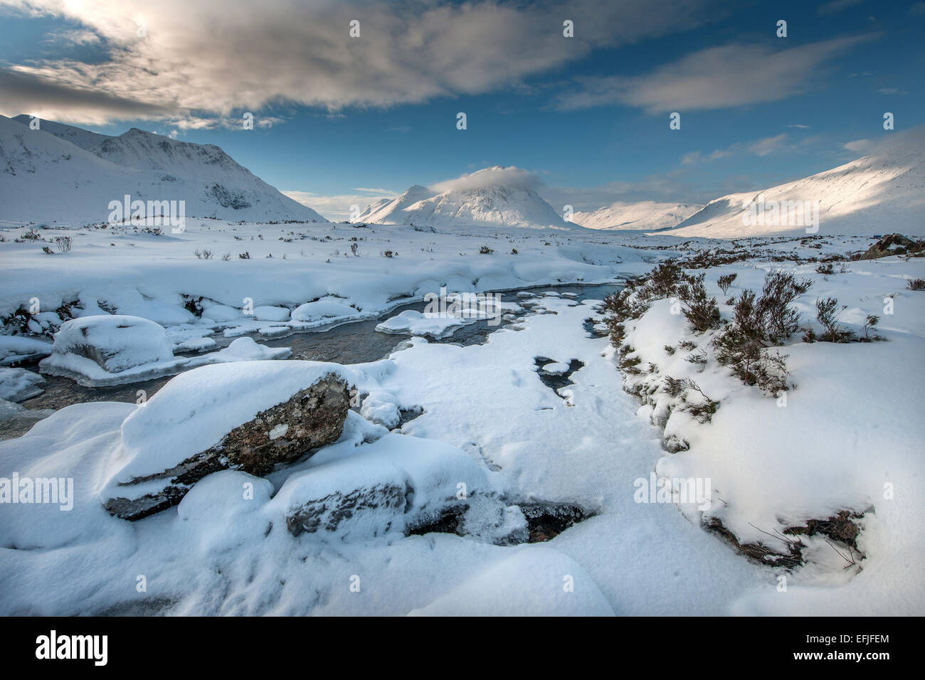 Vista invernal de Buachaille Etive Mhor, Glencoe, West Highlands Foto de stock