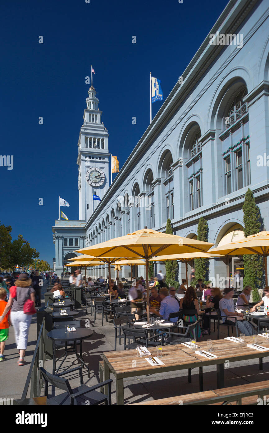 Restaurante Exterior Edificio Ferry EMBARCADERO EN EL CENTRO DE SAN FRANCISCO, CALIFORNIA, EE.UU. Foto de stock