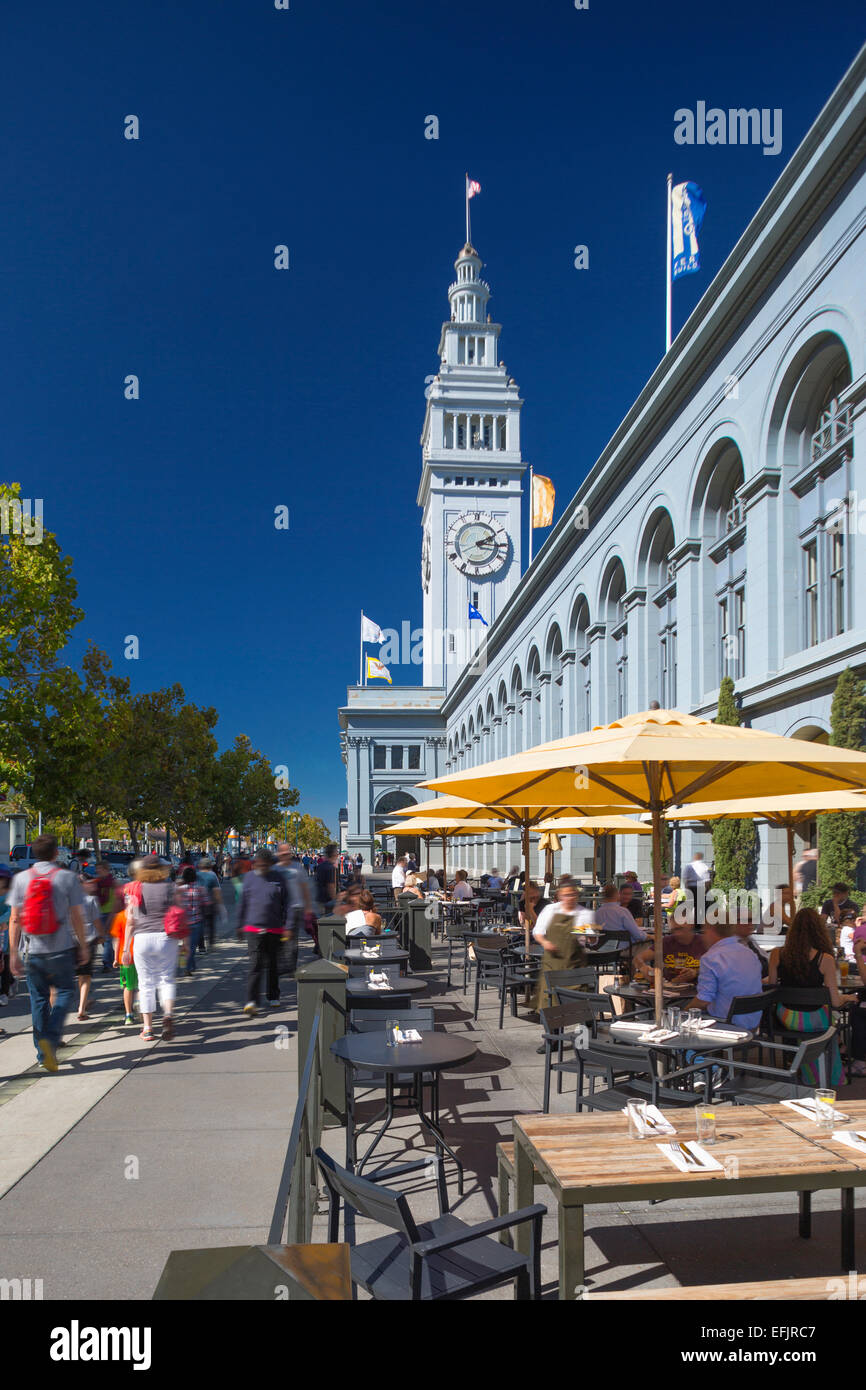 Restaurante Exterior Edificio Ferry EMBARCADERO EN EL CENTRO DE SAN FRANCISCO, CALIFORNIA, EE.UU. Foto de stock