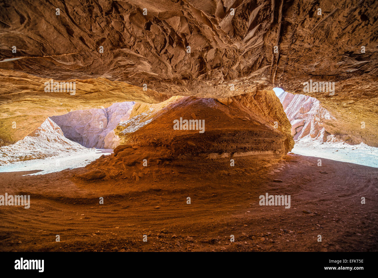 Fuerte curva de herradura en la Quebrada del Diablo, un pequeño cañón en San Pedro de Atacama Foto de stock