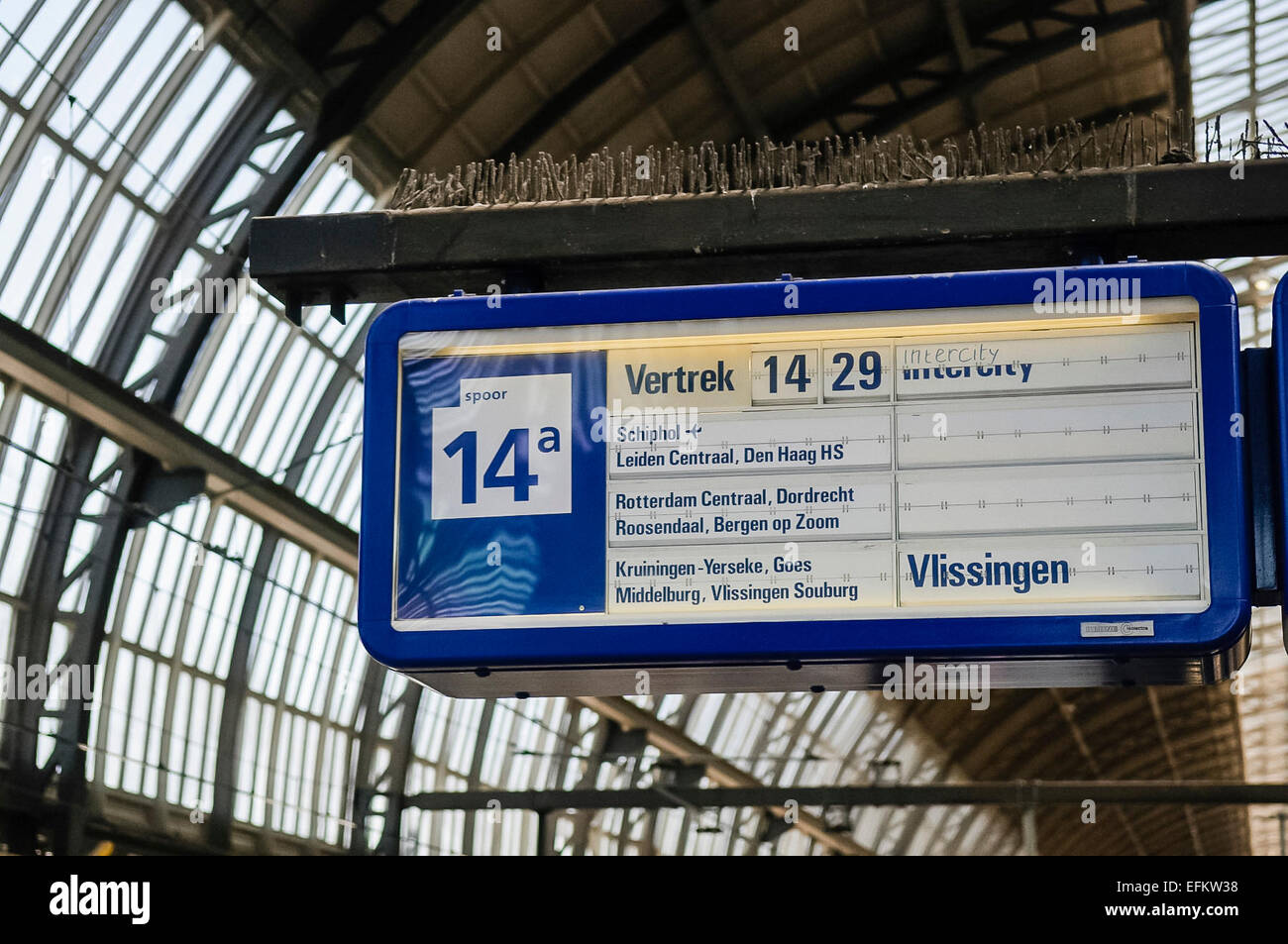 Firmar mostrando cuando el tren siguiente estará llegando a la
