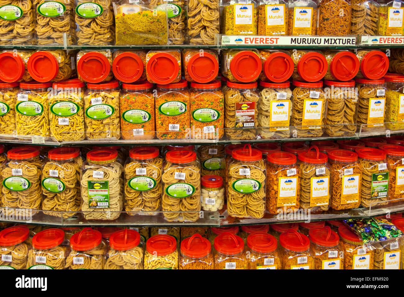 La confitería frascos en un supermercado, Singapur Foto de stock