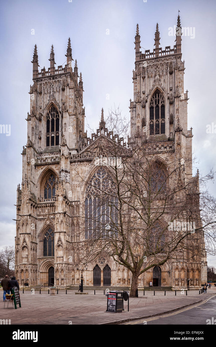 La fachada occidental de la Catedral de York, visto en invierno. Foto de stock
