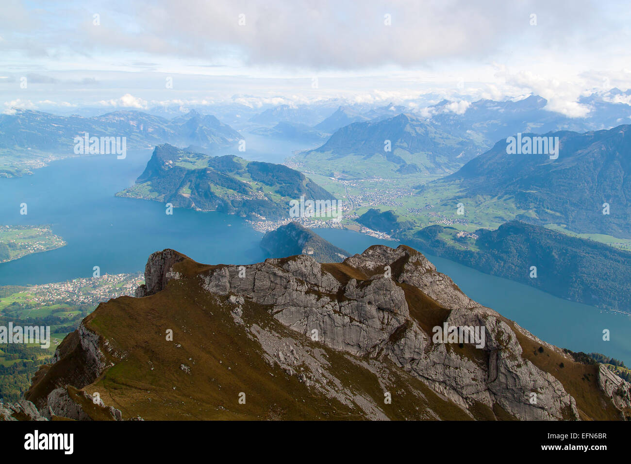 Una vista del lago de Lucerna (Suiza) desde Mt. Pilato. Foto de stock