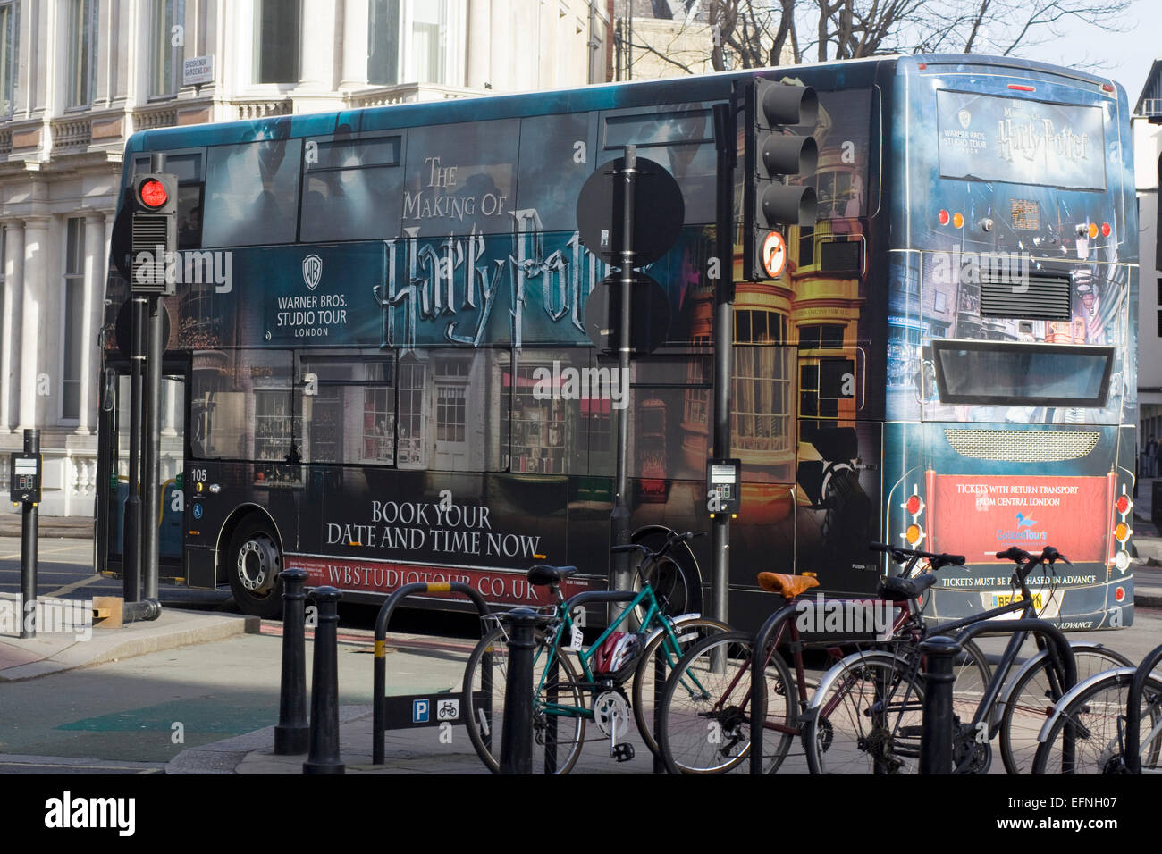 Mundo Mágico de Harry Potter en Warner Bros tour bus en Londres, Inglaterra  Fotografía de stock - Alamy