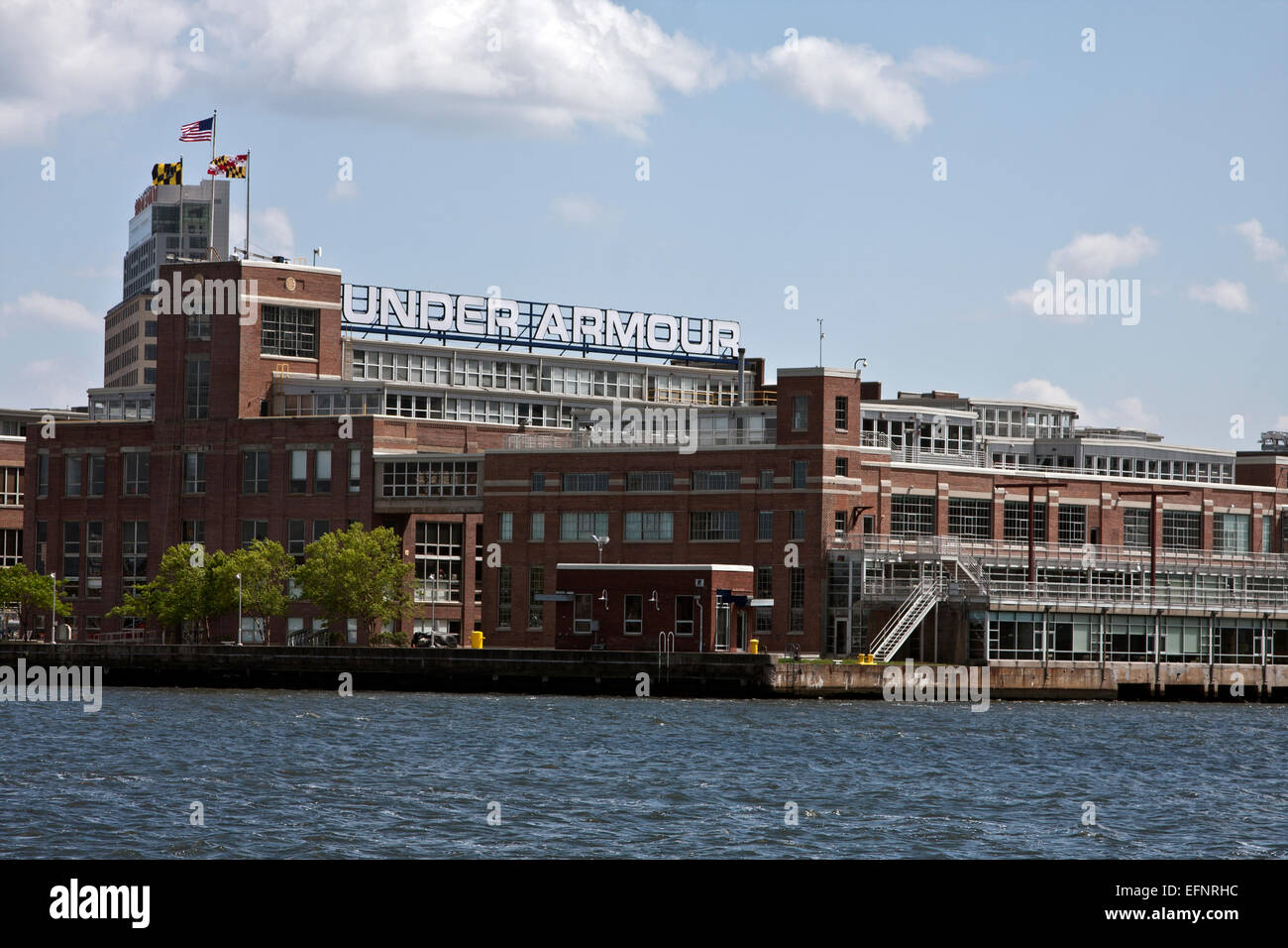 ventana Amabilidad Sedante Baltimore, Maryland, EE.UU., la armadura en fábrica y oficinas a lo largo  de la bahía de Chesapeake Fotografía de stock - Alamy