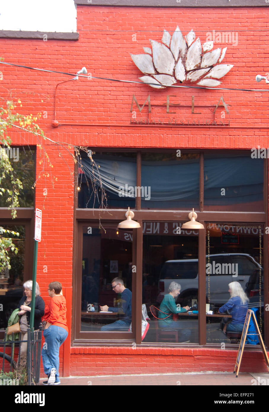Mela restaurante indio en Lexington Street, en el centro de la ciudad de Asheville, Carolina del Norte. Foto de stock