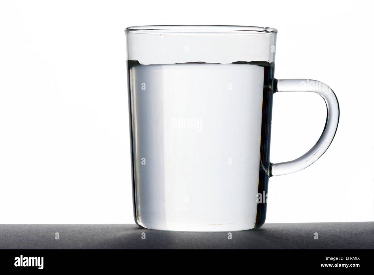 Un vaso con agua Foto de stock