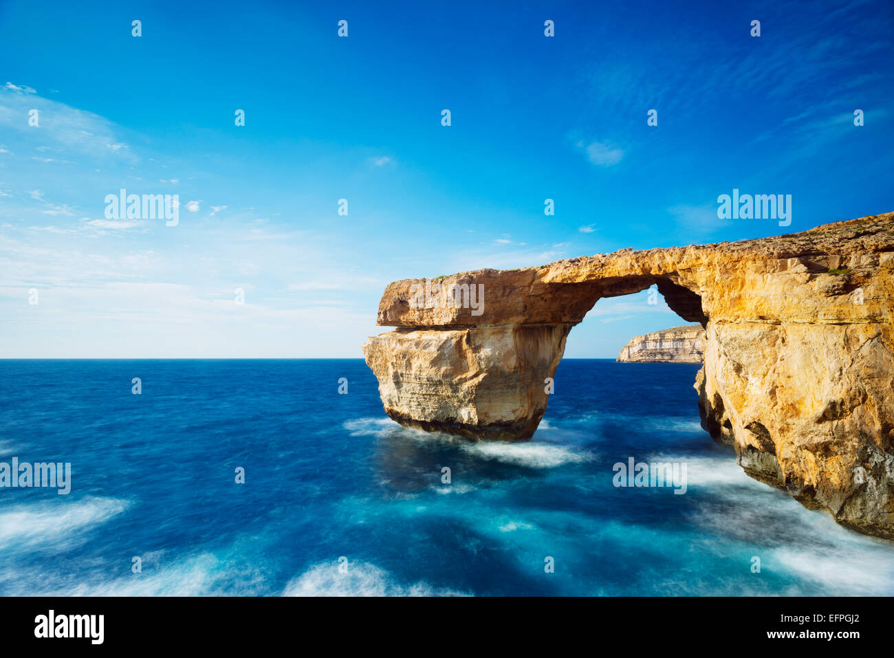 La ventana azul arco natural, Dwerja Bay, Isla de Gozo, Malta, el Mediterráneo, Europa Foto de stock