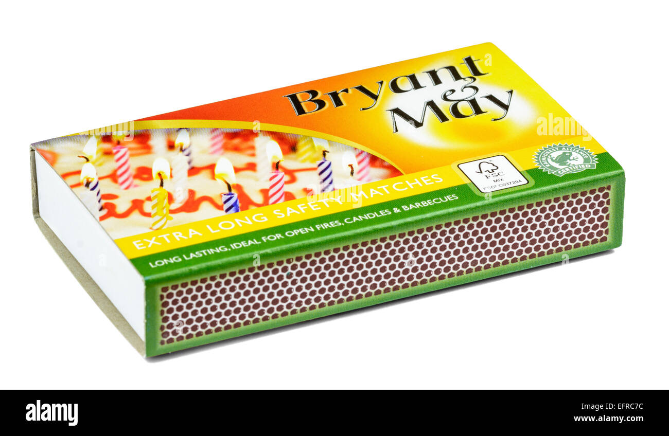 Caja de Bryant & May extra largo de fósforos de seguridad sobre un fondo blanco. Foto de stock
