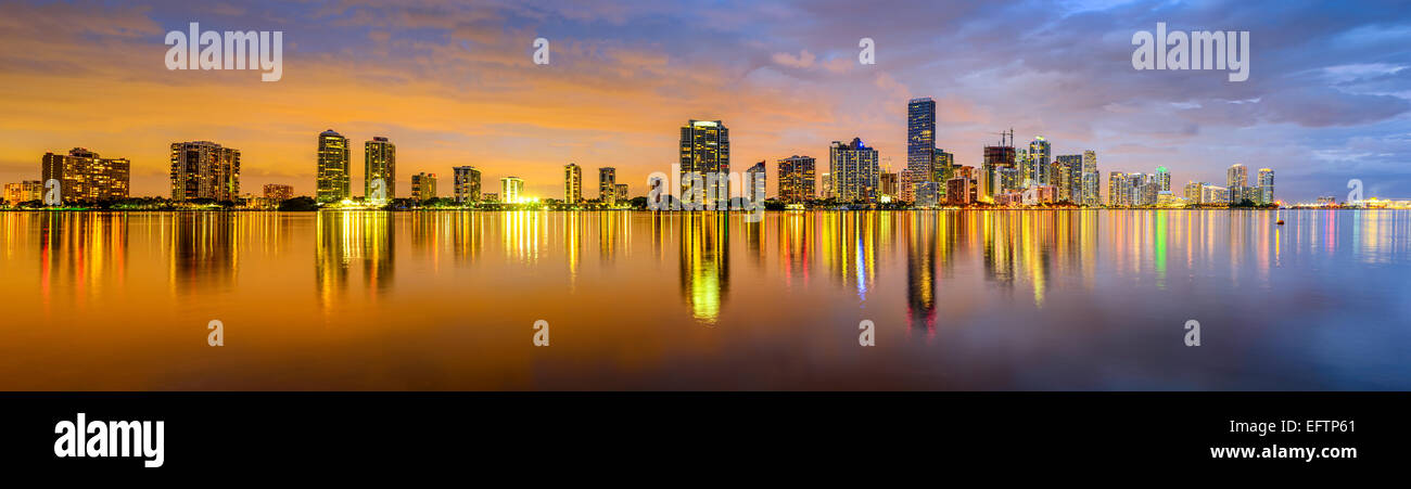 Miami, Florida, EE.UU. panorama del horizonte de la ciudad. Foto de stock