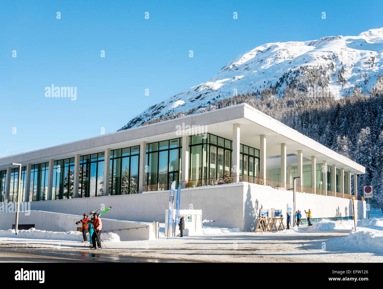 Piscina Ovavera el nuevo Spa y Centro Deportivo, St. Moritz Bad, Suiza Foto de stock