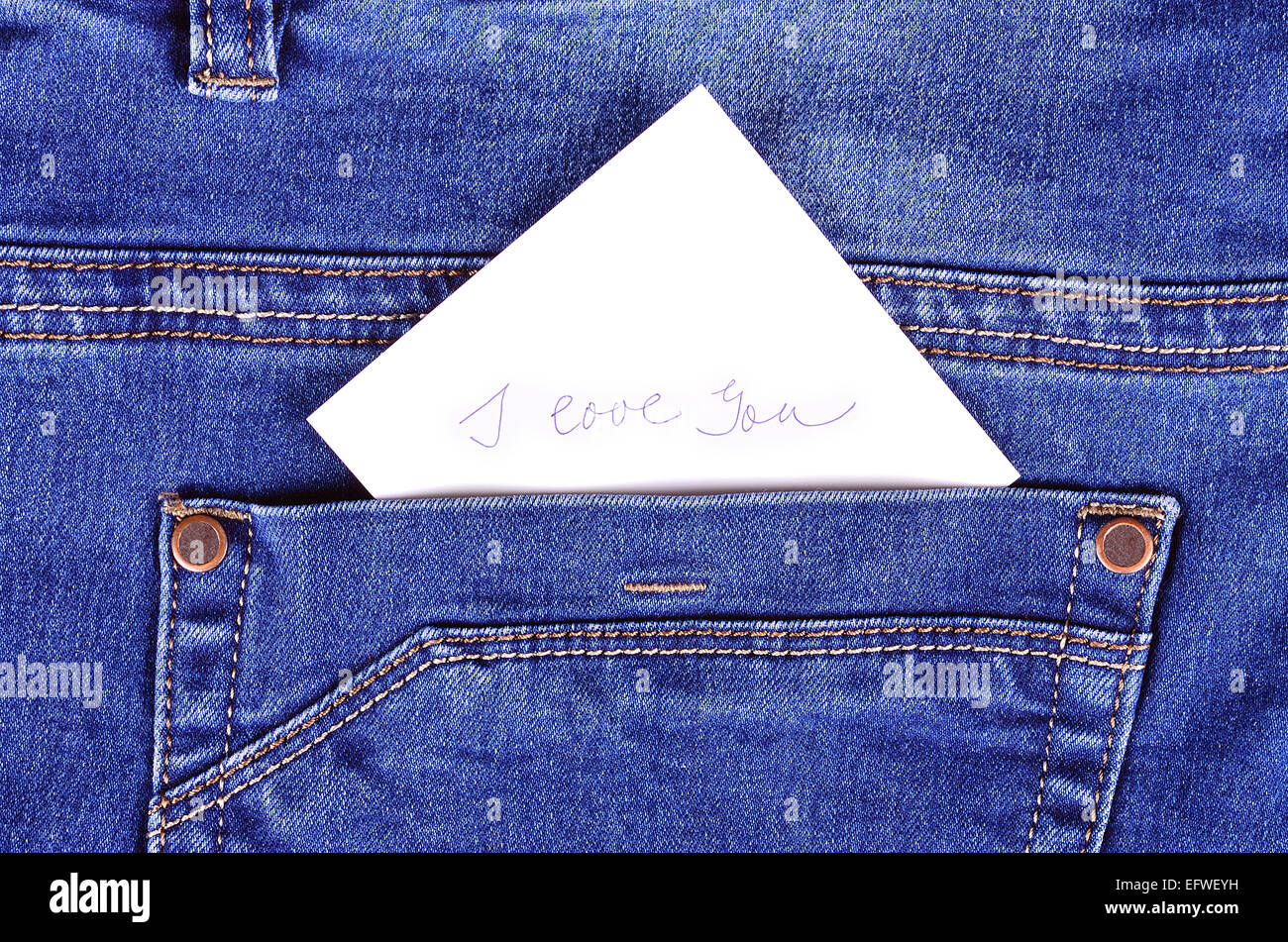 Adhesivo en el bolsillo posterior blue jeans, detalle Foto de stock