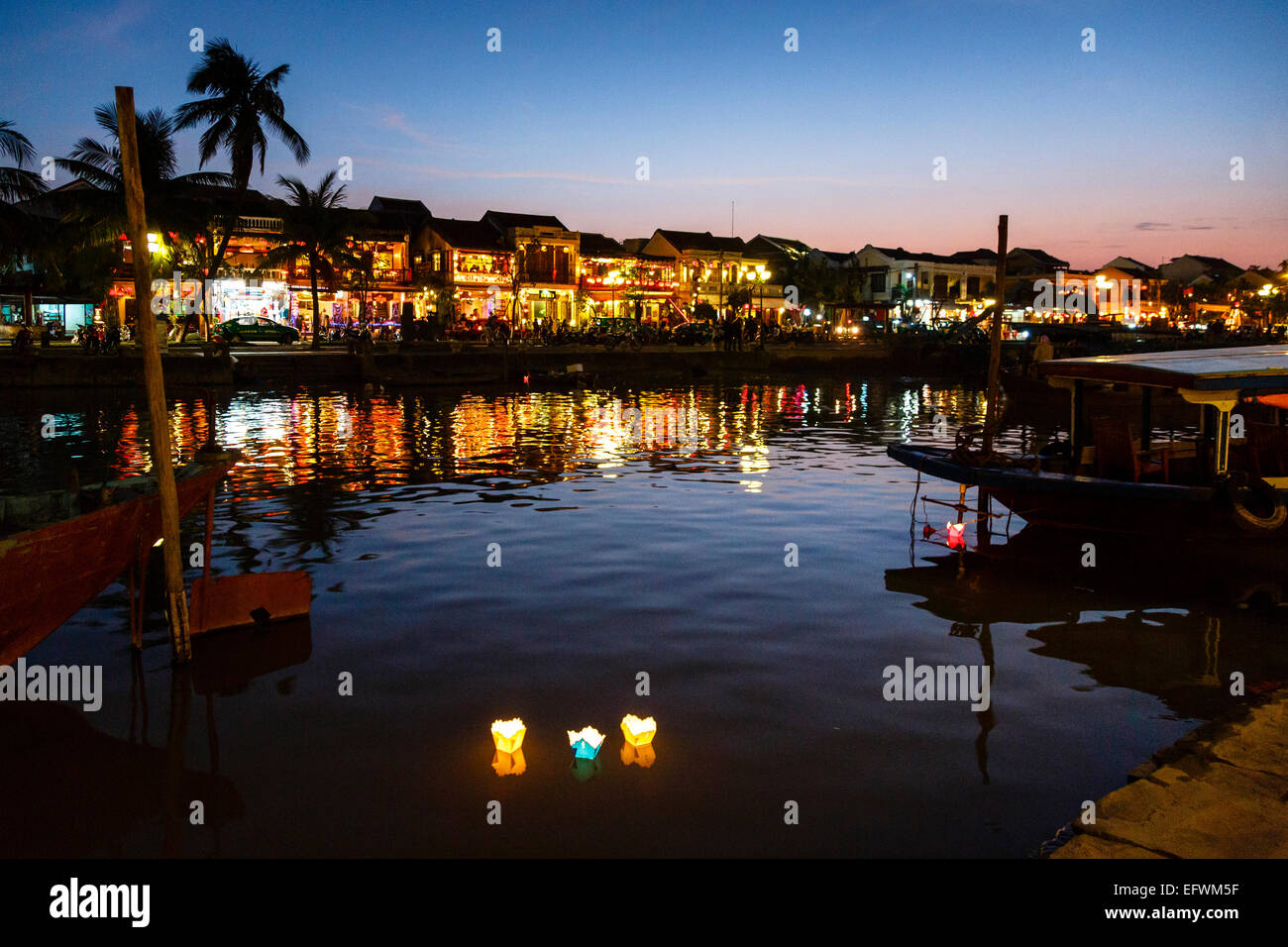 Velas Flotantes, Hoi An, Vietnam. Foto de stock