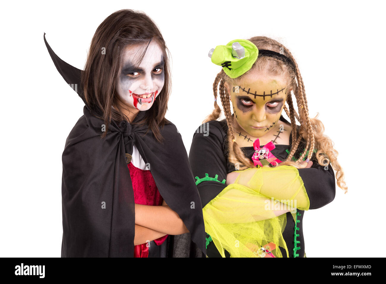 Las niñas con la pintura facial y disfraces de Halloween aislados en blanco  Fotografía de stock - Alamy