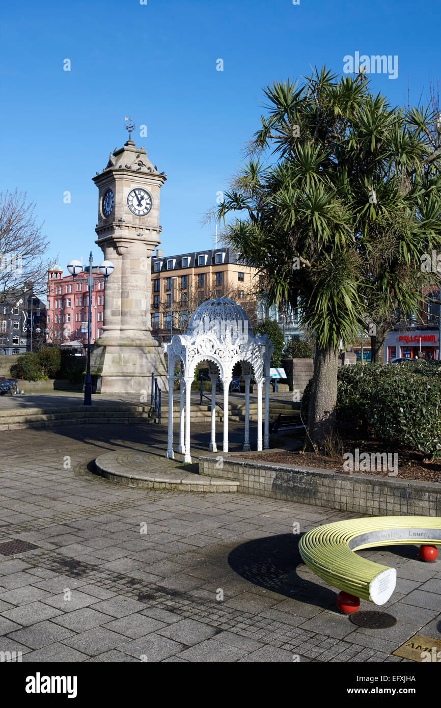 El Mc Kee clock y Sunken Gardens Bangor, Irlanda del Norte Foto de stock